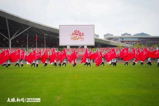 1952年，古巴专制者巴蒂斯塔上台，他所带领的当局在国内实施高压统治，对国外则奉行亲美政策。切•格瓦拉（Benicio Del Toro本尼西奥•德尔•托罗 饰）于1955年和菲德尔•卡斯特罗（Rodrigo Santoro 罗德里格•桑托罗 饰）在墨西哥城相会，随后插手卡斯特罗组织的“七二六活动”。次年，格瓦拉与其他81名起义者一同踏上颠覆巴蒂斯塔专制当局的征程……